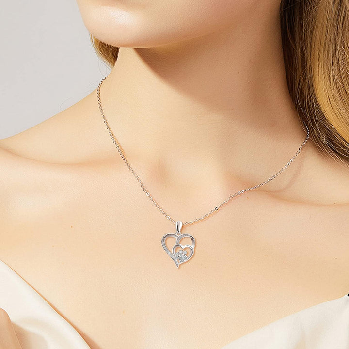 Collar de Plata Esterlina con Huella y Corazón con Zirconia