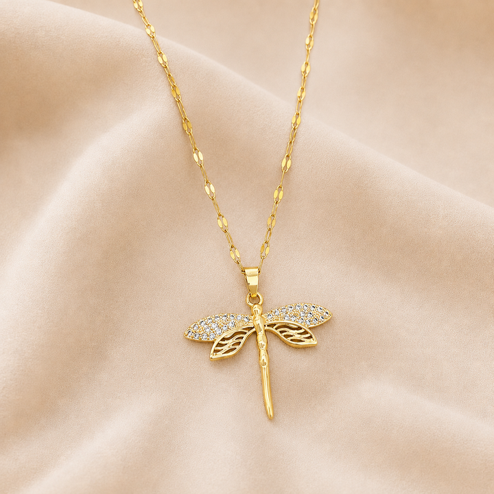 Collar de Libélula de Cristal – Símbolo de Transformación y Belleza