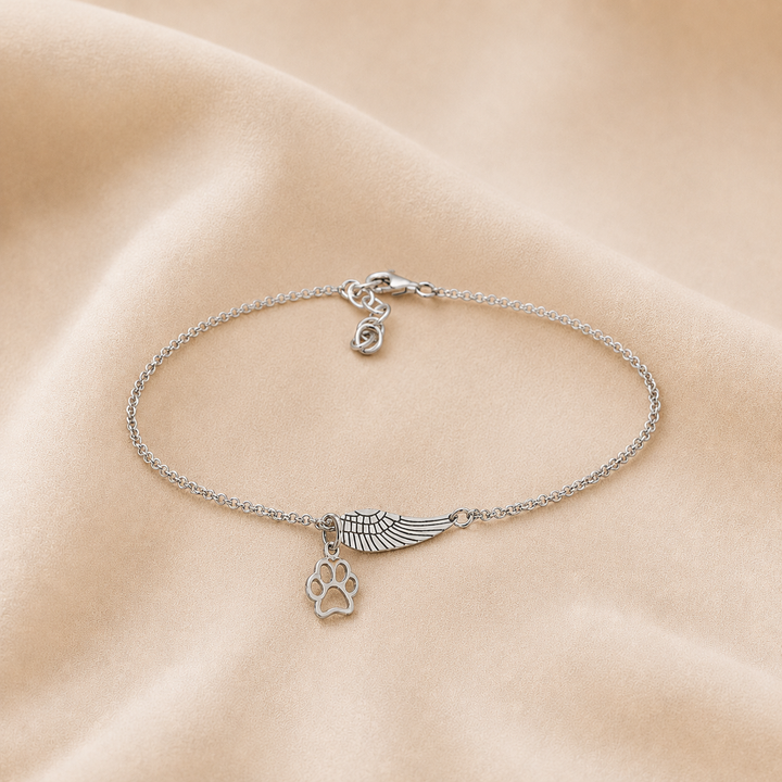 Pulsera Conmemorativa de Plata con Ala de Ángel y Huella de Patita | Hecho a Mano
