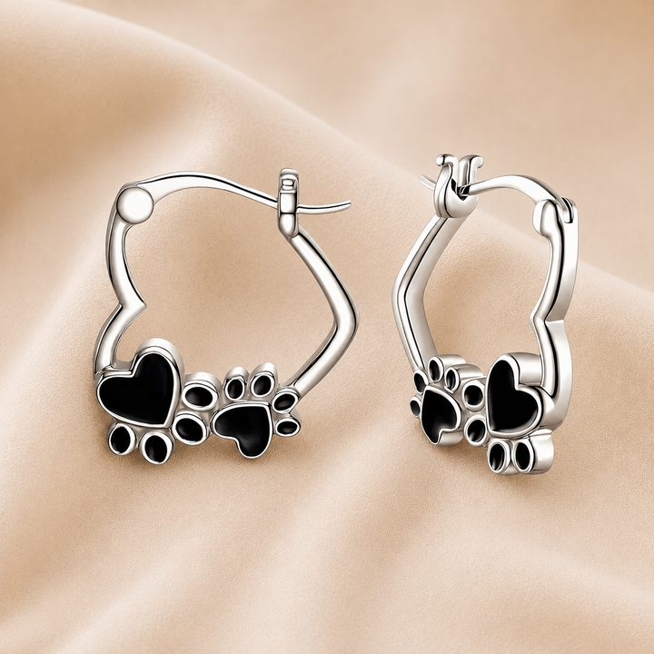 Pendientes Huggie en Forma de Patita de Corazón con Esmalte Negro