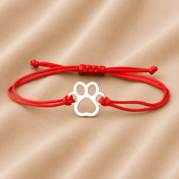 Pulsera de Cordón con Huella de Patas – Diseño Ajustable en Negro y Rojo