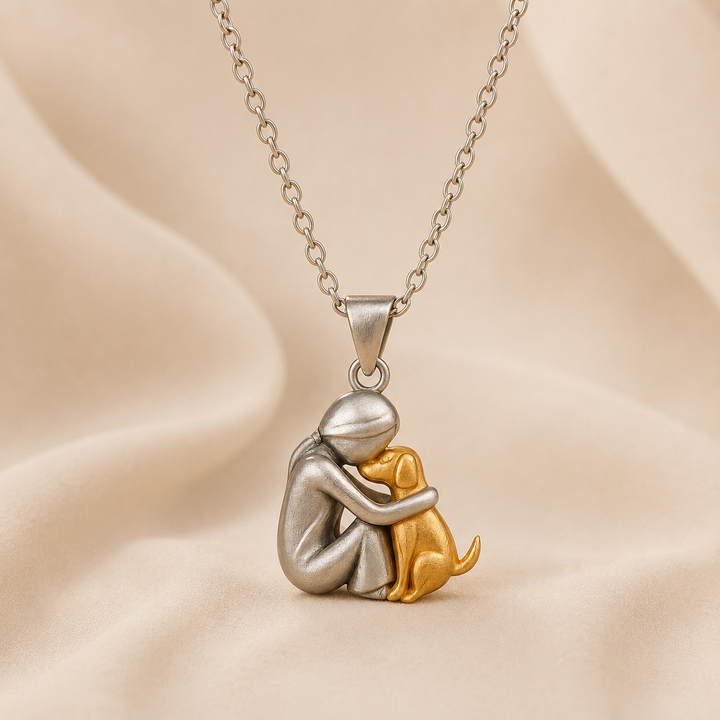 Collar con Colgante de Abrazo