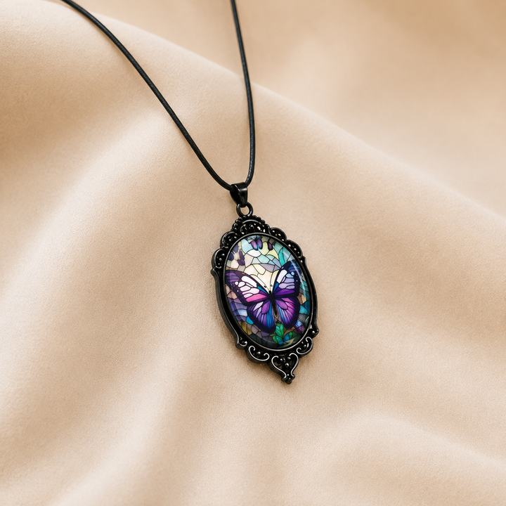Collar con Colgante de Mariposa y Cristal Púrpura