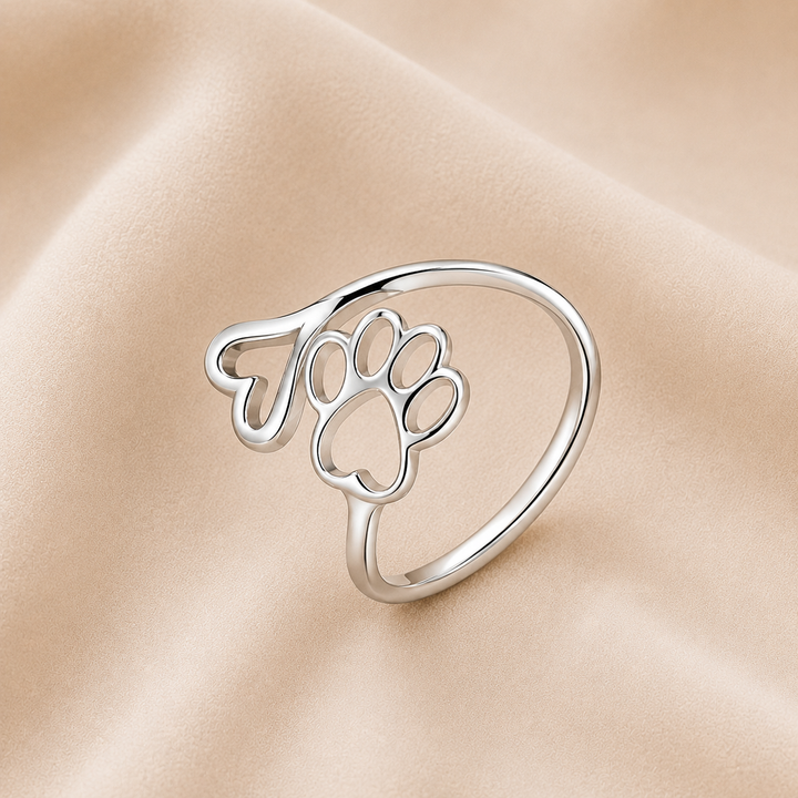 Anillo Artesanal de Patita y Corazón – Ajustable
