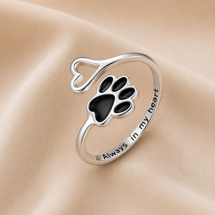 Anillo Artesanal de Patita y Corazón – Ajustable