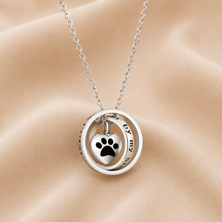 "Ya No A Mi Lado, Siempre En Mi Corazón" – Collar de Urna de Acero Inoxidable con Huella