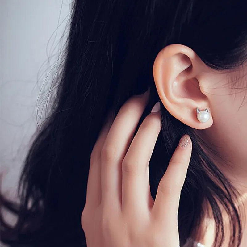 Pendientes de Perla en Plata de Ley con Diseño de Gato