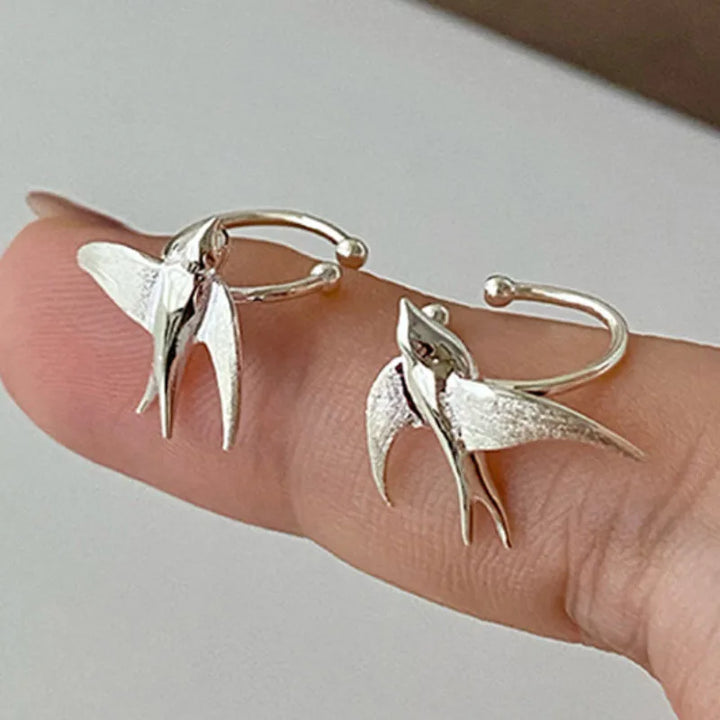 Hermosos Pendientes de Clip en Forma de Golondrina Plateada