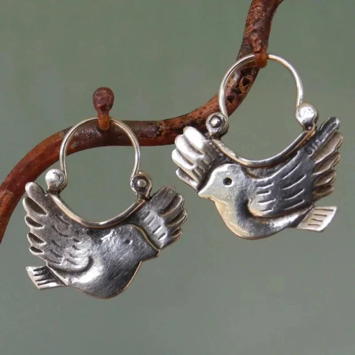 Pendientes Colgantes Inspirados en Aves Bohemias – Tonalidad Plateada