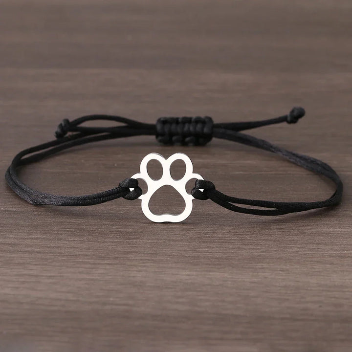 Pulsera de Cordón con Huella de Patas – Diseño Ajustable en Negro y Rojo