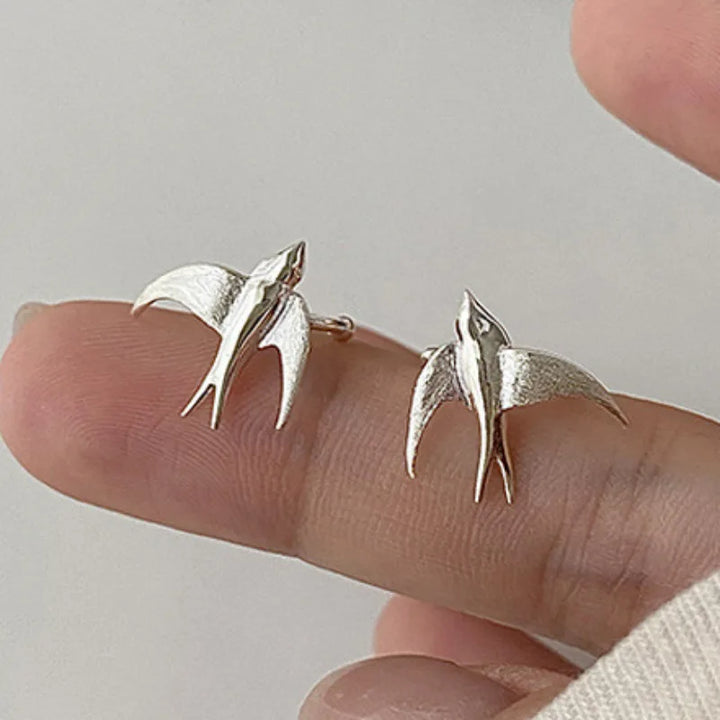 Hermosos Pendientes de Clip en Forma de Golondrina Plateada