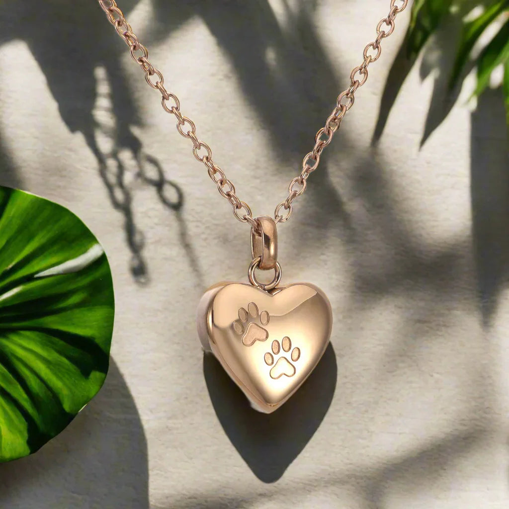 Collar con Urna Memorial para Mascotas – Colgante en Forma de Corazón con Grabado de Huella