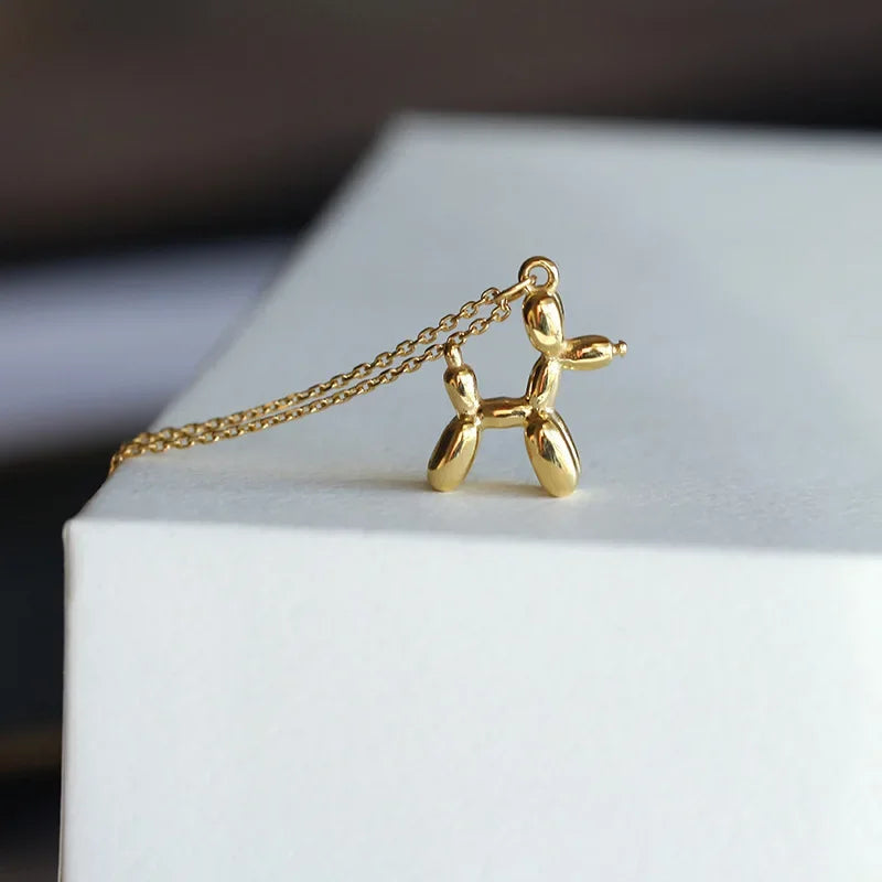 Collar con Colgante de Perro de Globo en Tonos Dorados