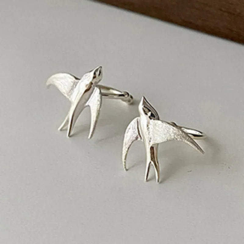 Hermosos Pendientes de Clip en Forma de Golondrina Plateada