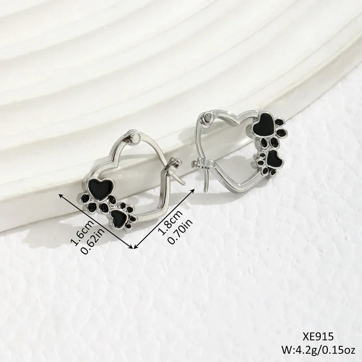 Pendientes Huggie en Forma de Patita de Corazón con Esmalte Negro