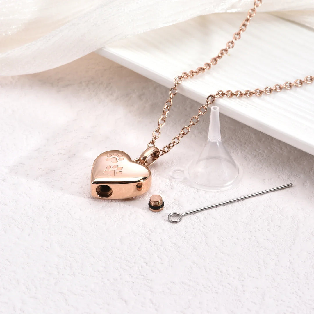 Collar con Urna Memorial para Mascotas – Colgante en Forma de Corazón con Grabado de Huella