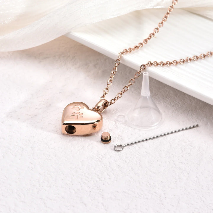 Collar con Urna Memorial para Mascotas – Colgante en Forma de Corazón con Grabado de Huella