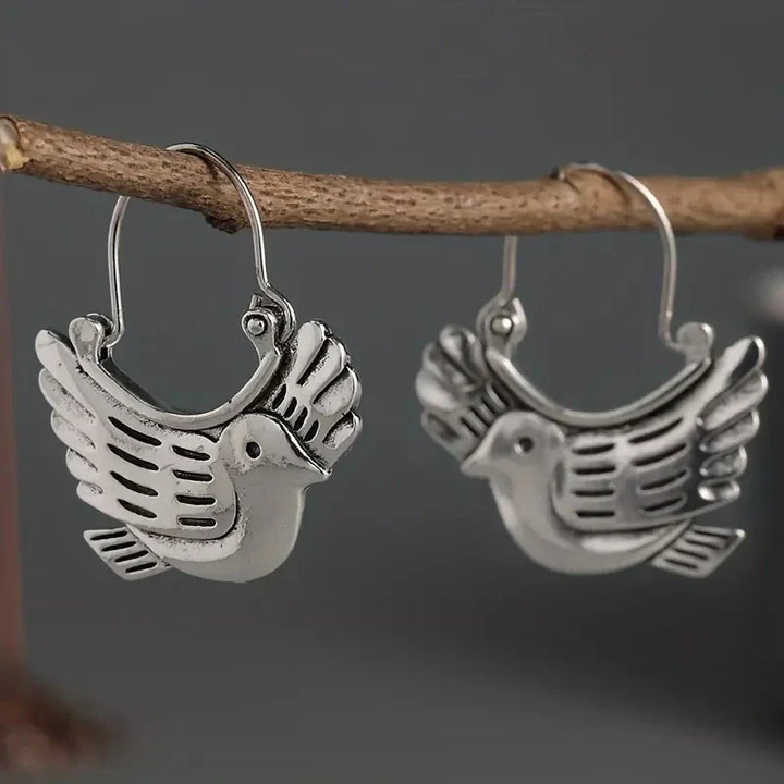 Pendientes Colgantes Inspirados en Aves Bohemias – Tonalidad Plateada